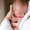 Bewijzen voor reïncarnatie? cuddle-new-born-baby